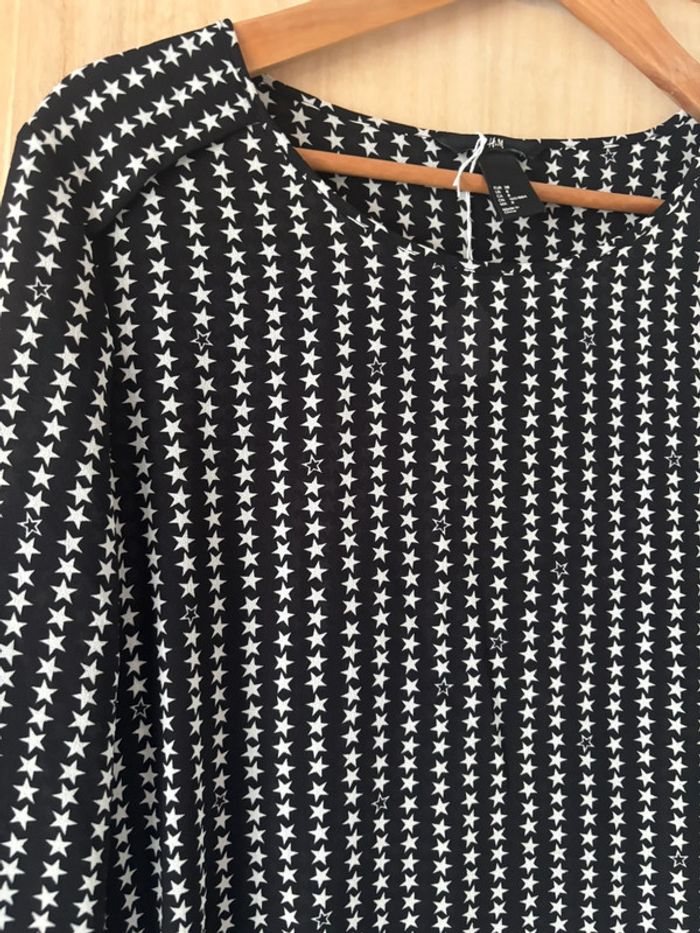 Robe H&M noire et étoiles taille 38 - photo numéro 2