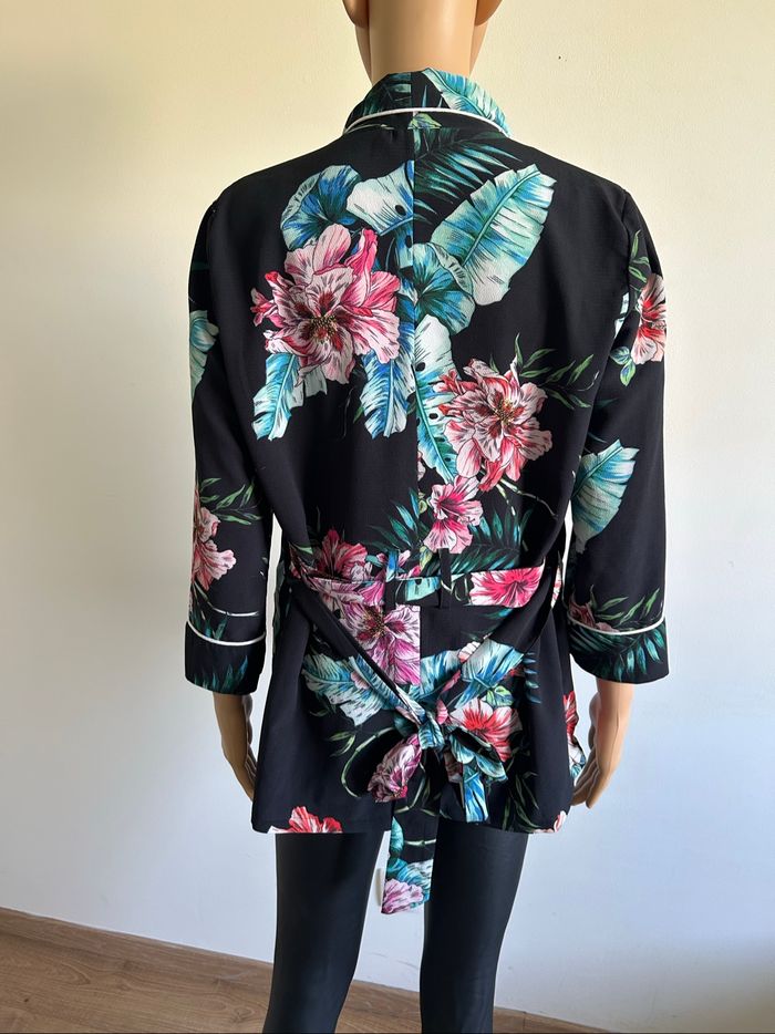 Veste légère noire et fleurie Morgan taille 40 jamais portée - photo numéro 5