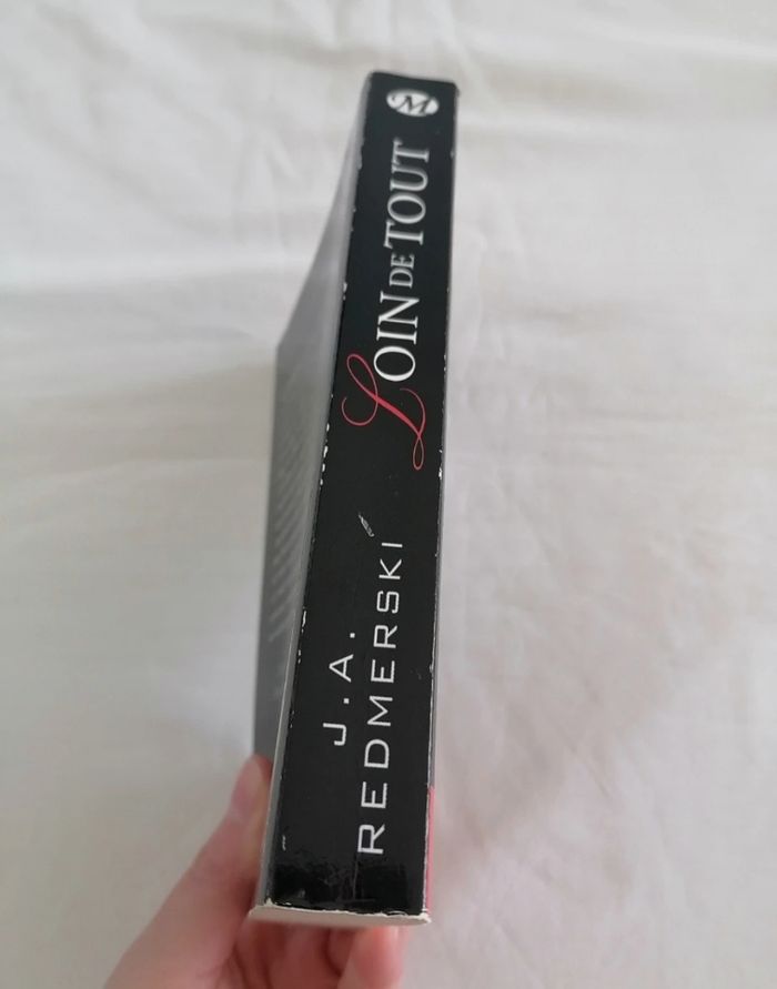Livre loin de tout - photo numéro 3