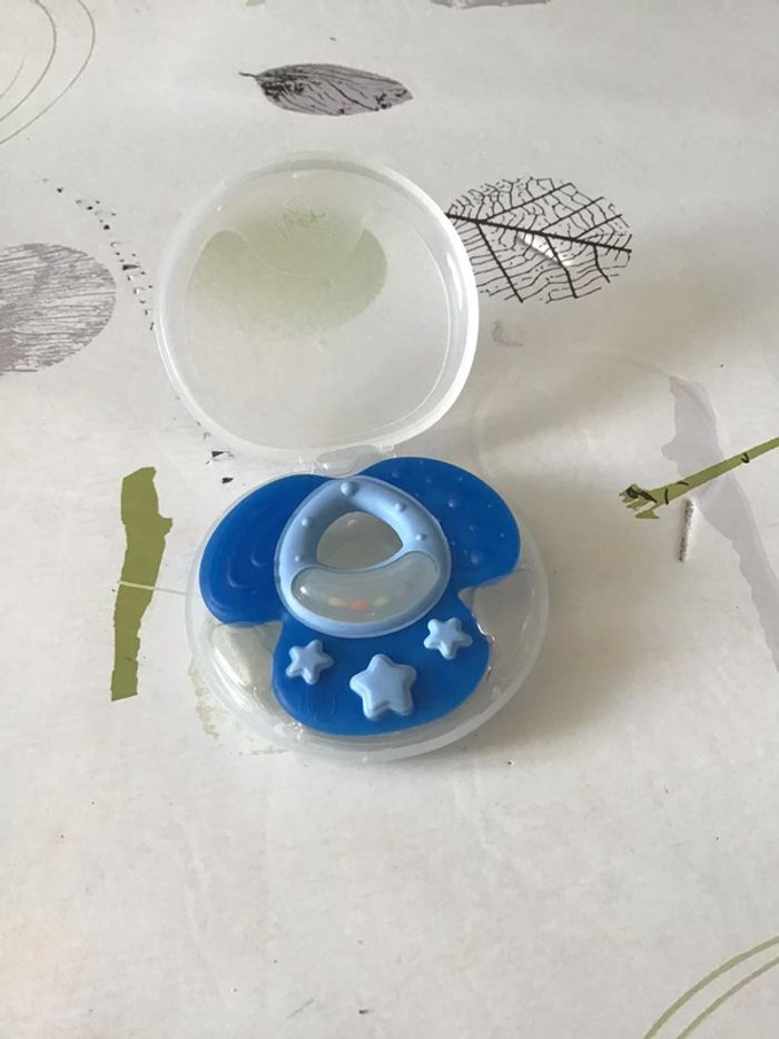 Anneau de dentition hochet des 6 mois marque Nûby