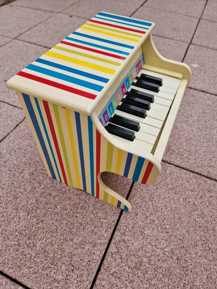 Piano en bois enfant - photo numéro 2