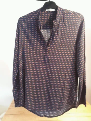 Haut t 40 Bleu marine avec  motif