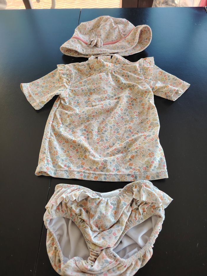 Lot de maillots différentes tailles et 1 bonnet - photo numéro 4