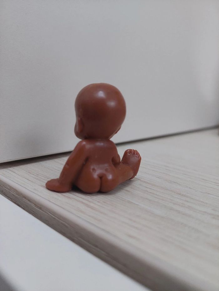 Figurine babies assis marron n°43 - photo numéro 2