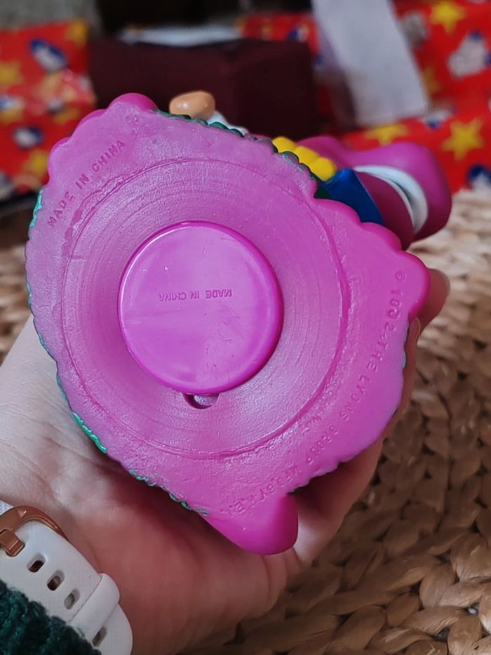 Figurine tirelire Barney dinosaure violet baseball - photo numéro 5