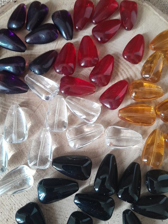 Lot de 50 grosses perles en verre gouttes marron transparente violette rouge noire - photo numéro 2