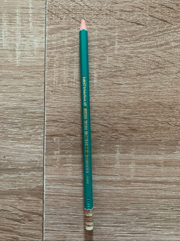 Taille crayon à réservoir et gomme intégrée + 1 crayon à papier HB Bic - photo numéro 3