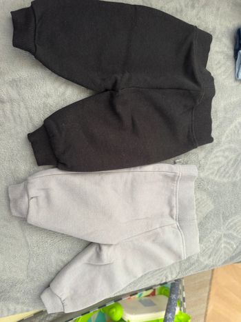 2 pantalon pour bébé