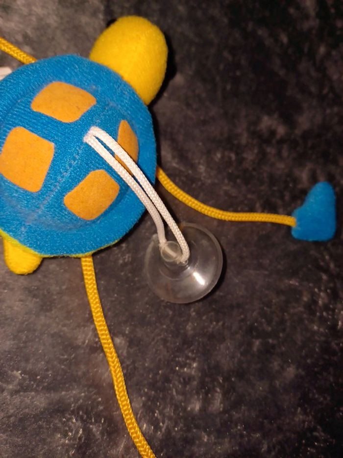 Tortue en peluche avec ventouse - photo numéro 2
