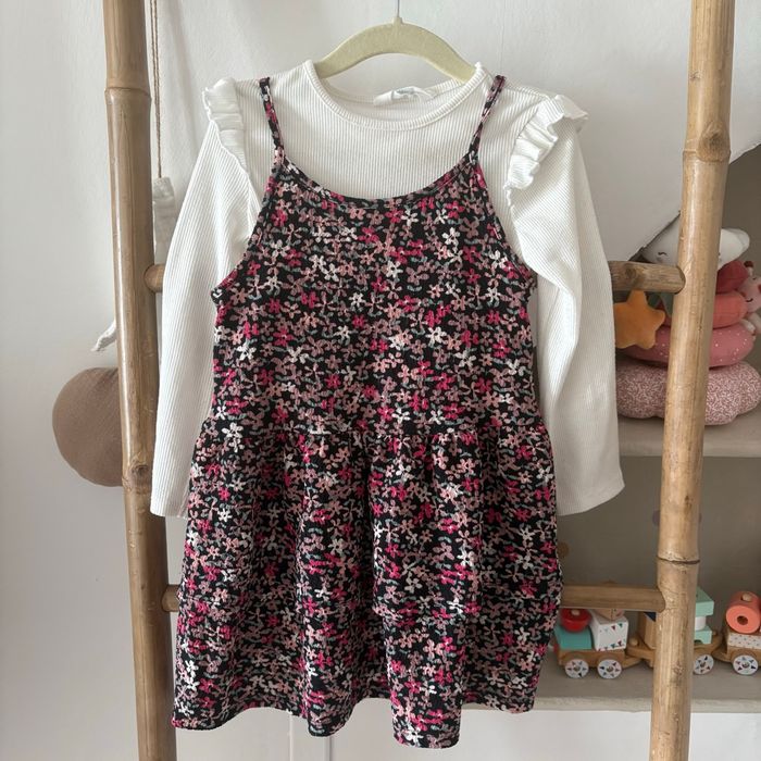Robe à bretelles avec haut manches longues