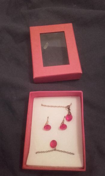 Ensemble collier + bracelet + bouclés d'oreilles fantaisie