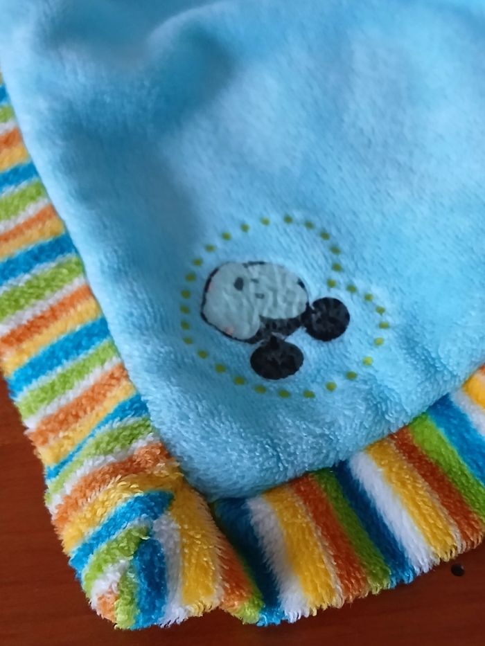 Doudou-Peluche Mickey avec mouchoir *Disneyland - photo numéro 7