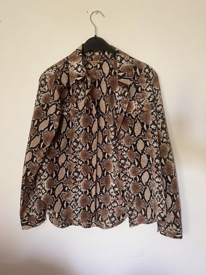 Chemise à motif serpent