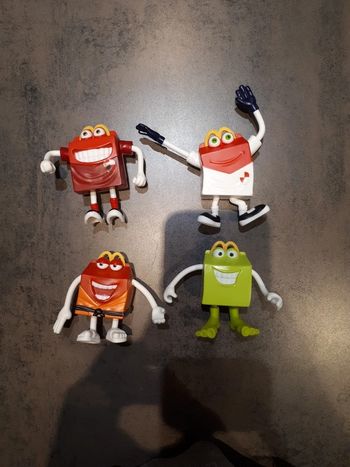 lot de 4 personnages happy meal
