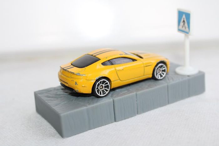 Hot weels Aston Martin V8 vantage - photo numéro 5