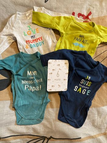 Lot 4 bodies manches longues taille 6 mois