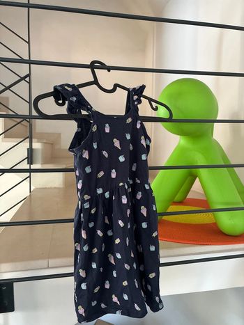 Robe légère en coton kiabi 6 ans motif glaces état neuf