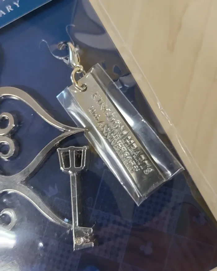 Set porte-clefs + strap Kingdom Hearts 20th anniversary - photo numéro 3