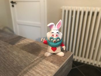 Figurine lapin Alice au pays des merveilles