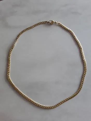 Chaine plaquée or poinçonnée.