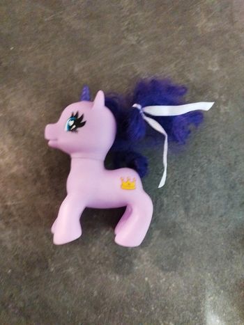 Petite poupée licorne