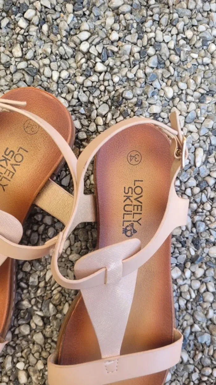 Sandales taille 34 - photo numéro 2