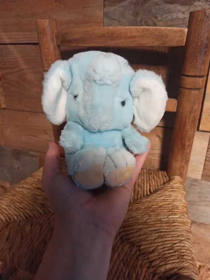 Peluche petit éléphant bleu Ajena tbe - photo numéro 4