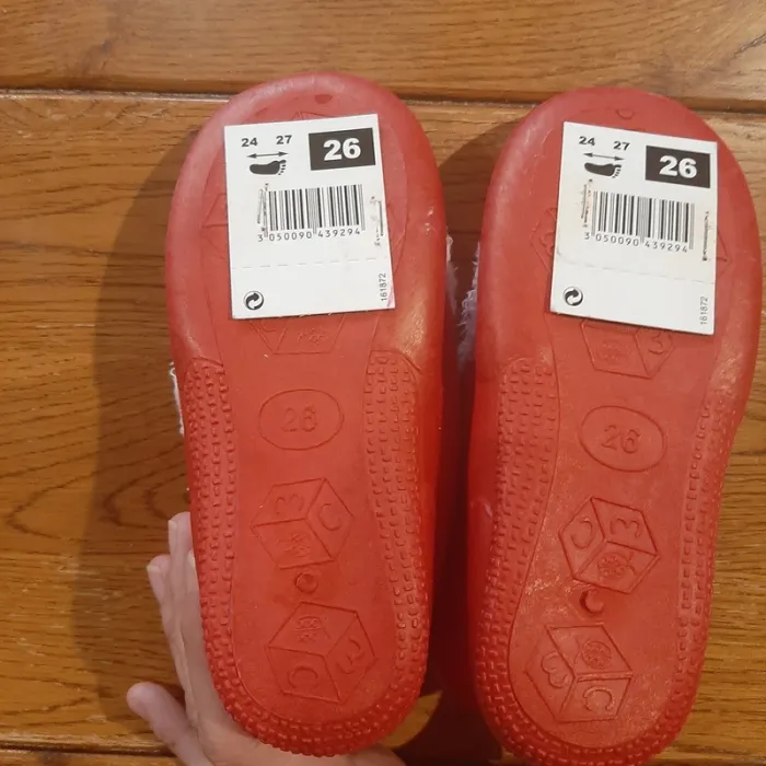 Chaussons Hello Kitty pointure 26 - photo numéro 5