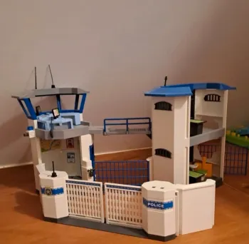 Caserne de Police Playmobil
