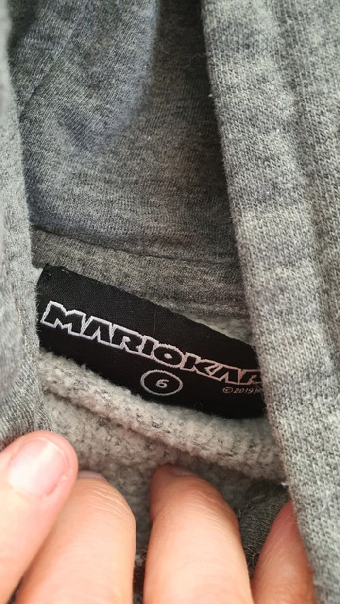 Sweat Mariokart 6 ans en très bon état - photo numéro 3