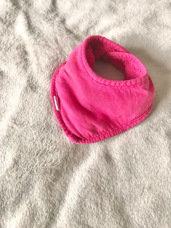 Bavoir bandana fuchsia (coolay)