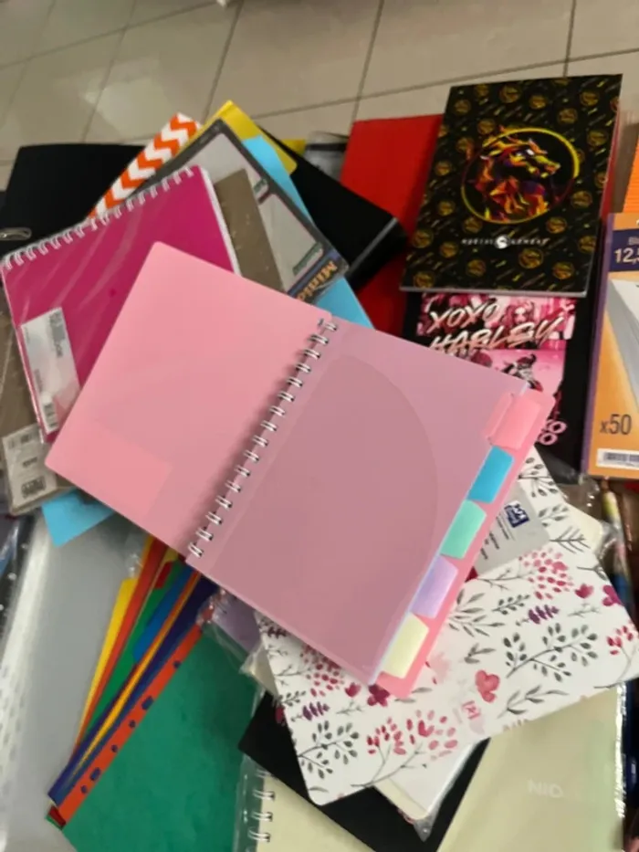 Énorme lot de fournitures scolaires neuves ou en très bon état - photo numéro 7