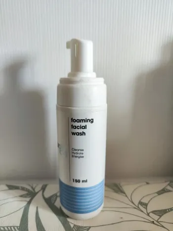 Protocol gel nettoyant moussant visage 150ml valeur 14 €  à utiliser 12 mois après ouverture