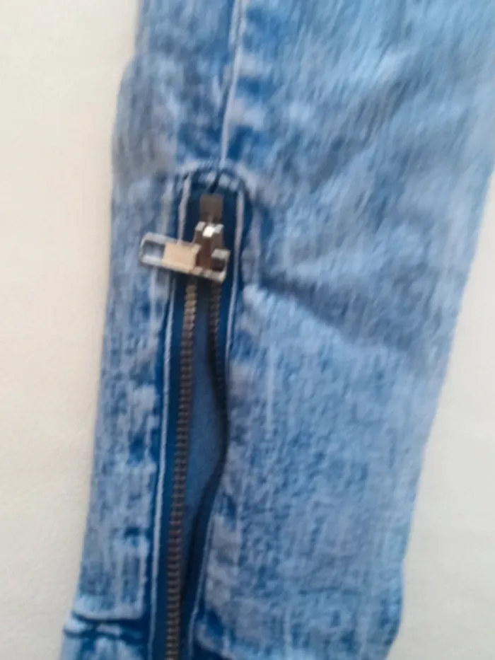 Jeans troué 14 ans - photo numéro 6