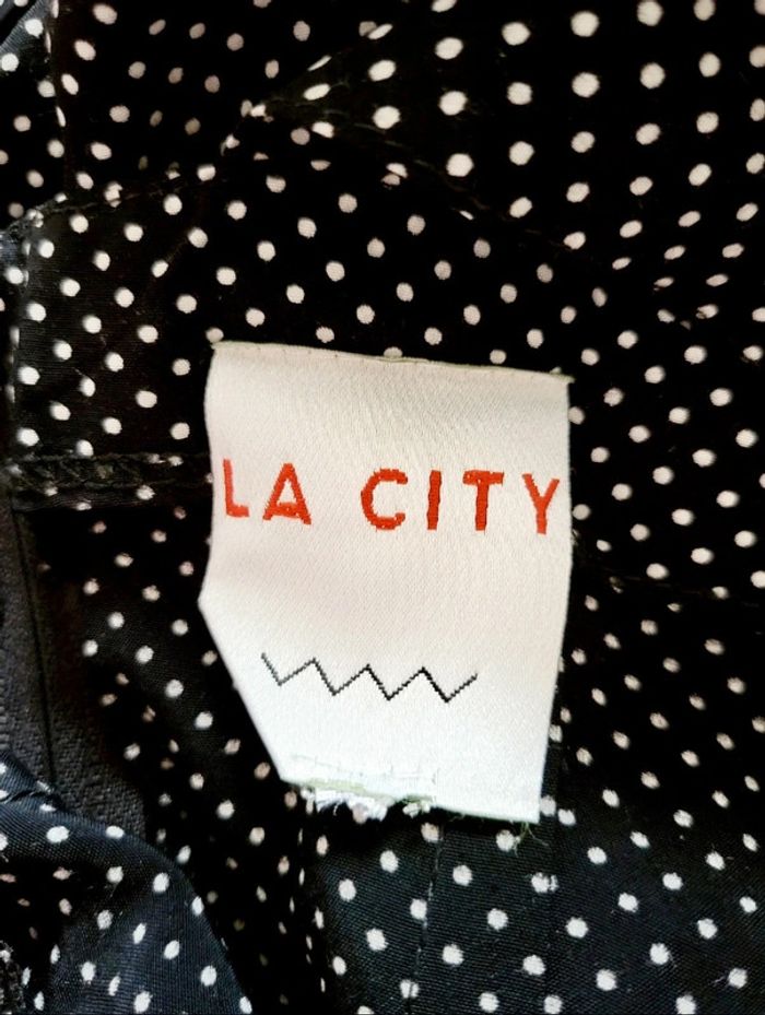 Jolie robe noire à pois blancs La
City style goth gothique lolita
kawaii anime manga - photo numéro 6