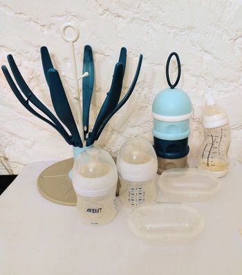 Lot biberons et accessoires bébé