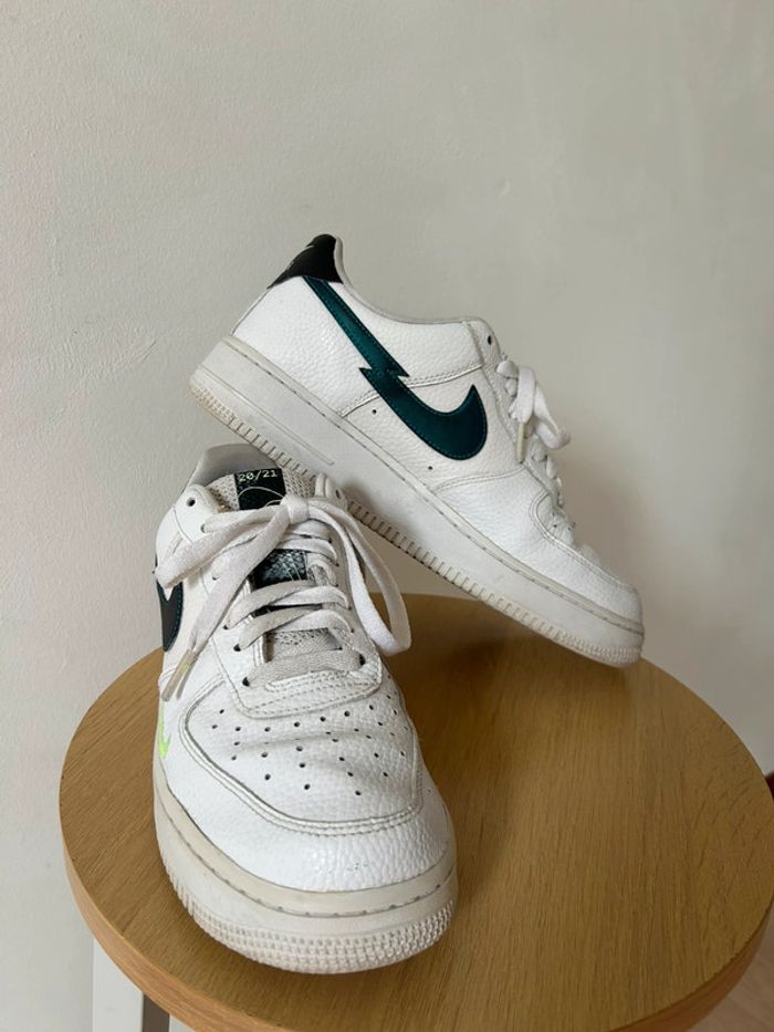 Nike Air Force 1 Low Lightning Bolt édition 20/21 – Taille 41 – Très bon état - photo numéro 3