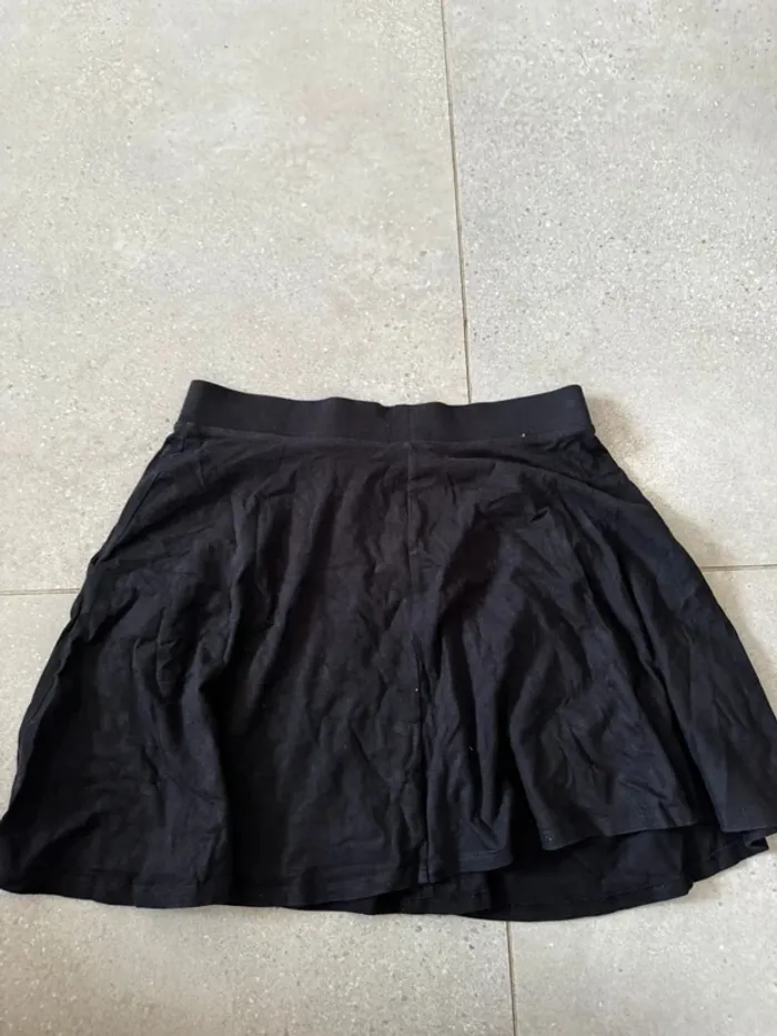 Jupe noire Forever 21, très bon état, taille M - photo numéro 3