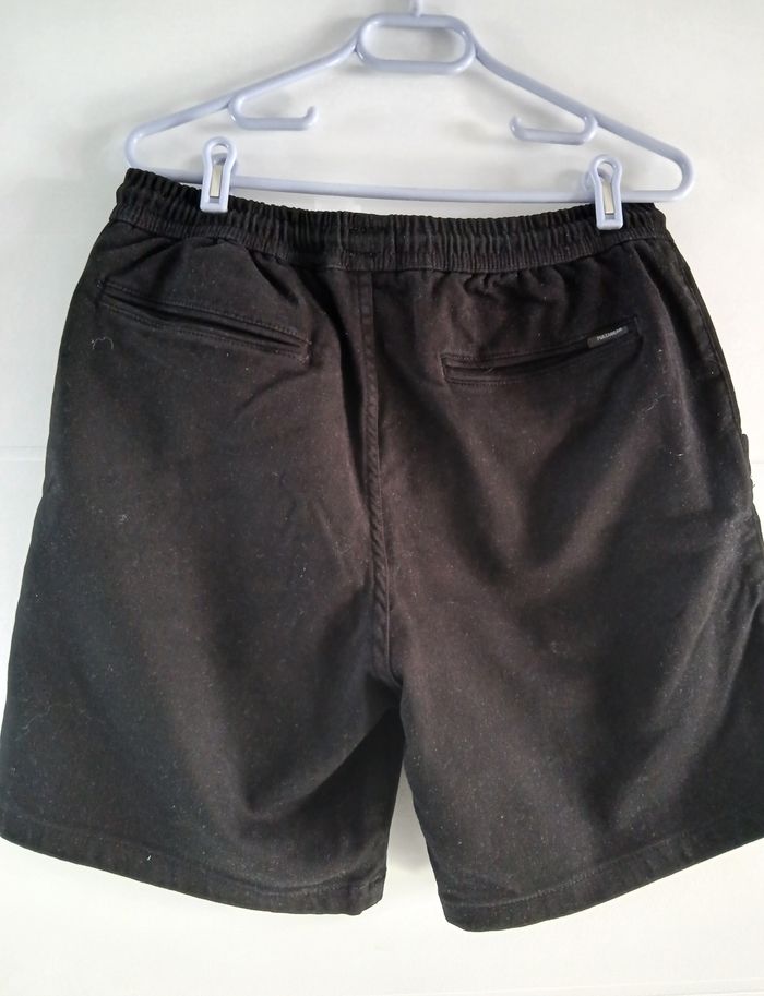 Bermuda Pull & Bear
 M - photo numéro 2