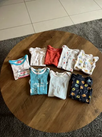 Lot de 8 bodies manches courte divers marques