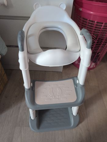 Rehausseur toilettes avec marche pieds