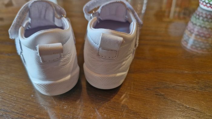 Chaussure blanditos taille 20 - photo numéro 3