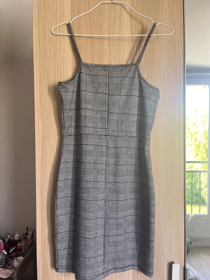 Robe noire et blanche - photo numéro 2
