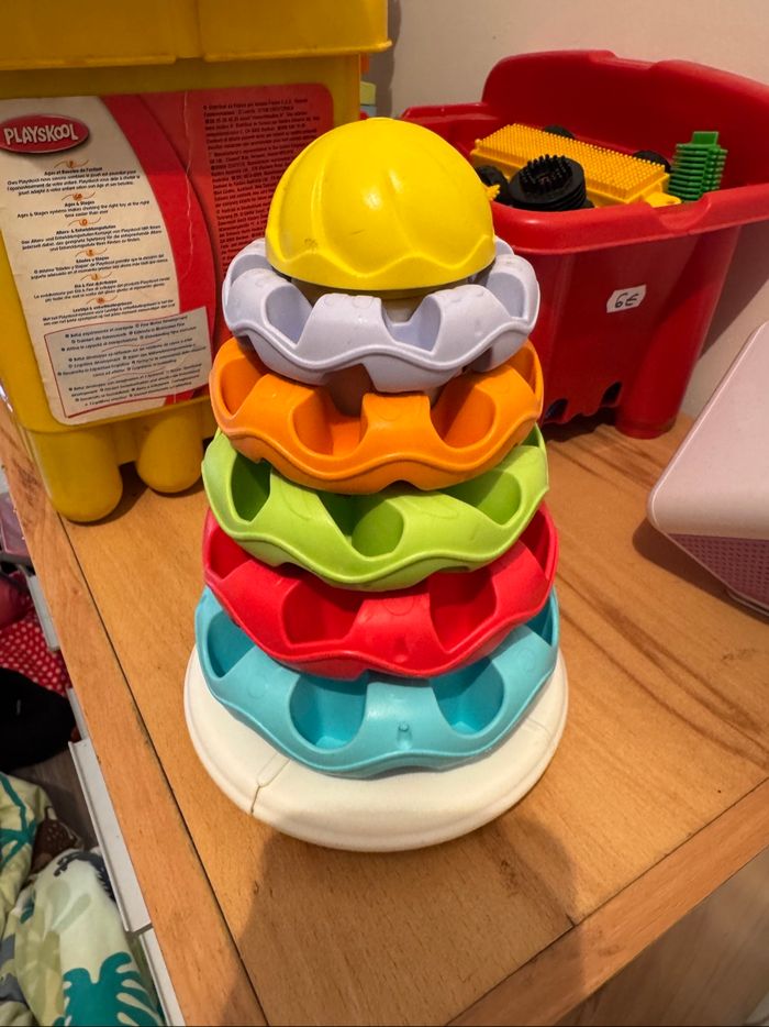 Jeu d'apprentissage, tour à anneaux colorés
