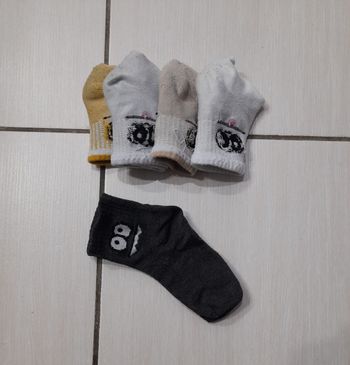 Chaussettes 3-8 ans 
Beaucoup portées mais peuvent encore servir