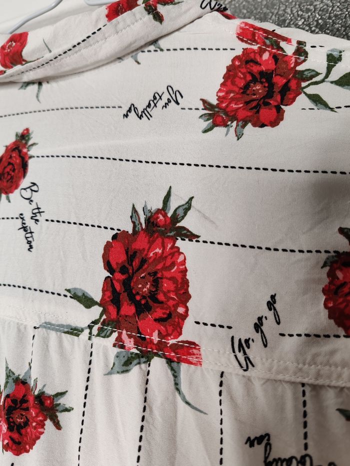 Chemisier blanc avec des fleurs rouges - Tally Weijl - photo numéro 3