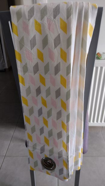 Rideau opaque blanc gris rose et jaune
