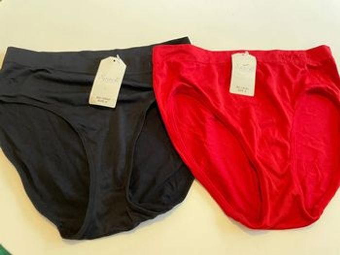 2 culottes montantes en polyamide taille S