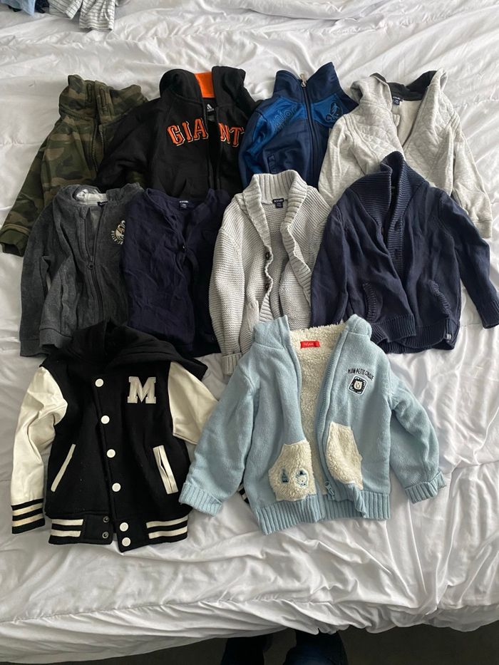 10 Vestes / gilets  . 2 ans