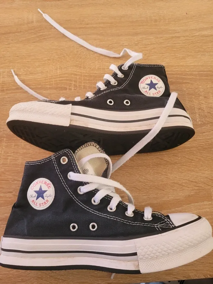 Converses hautes noires taille 36 très bon etat - photo numéro 2